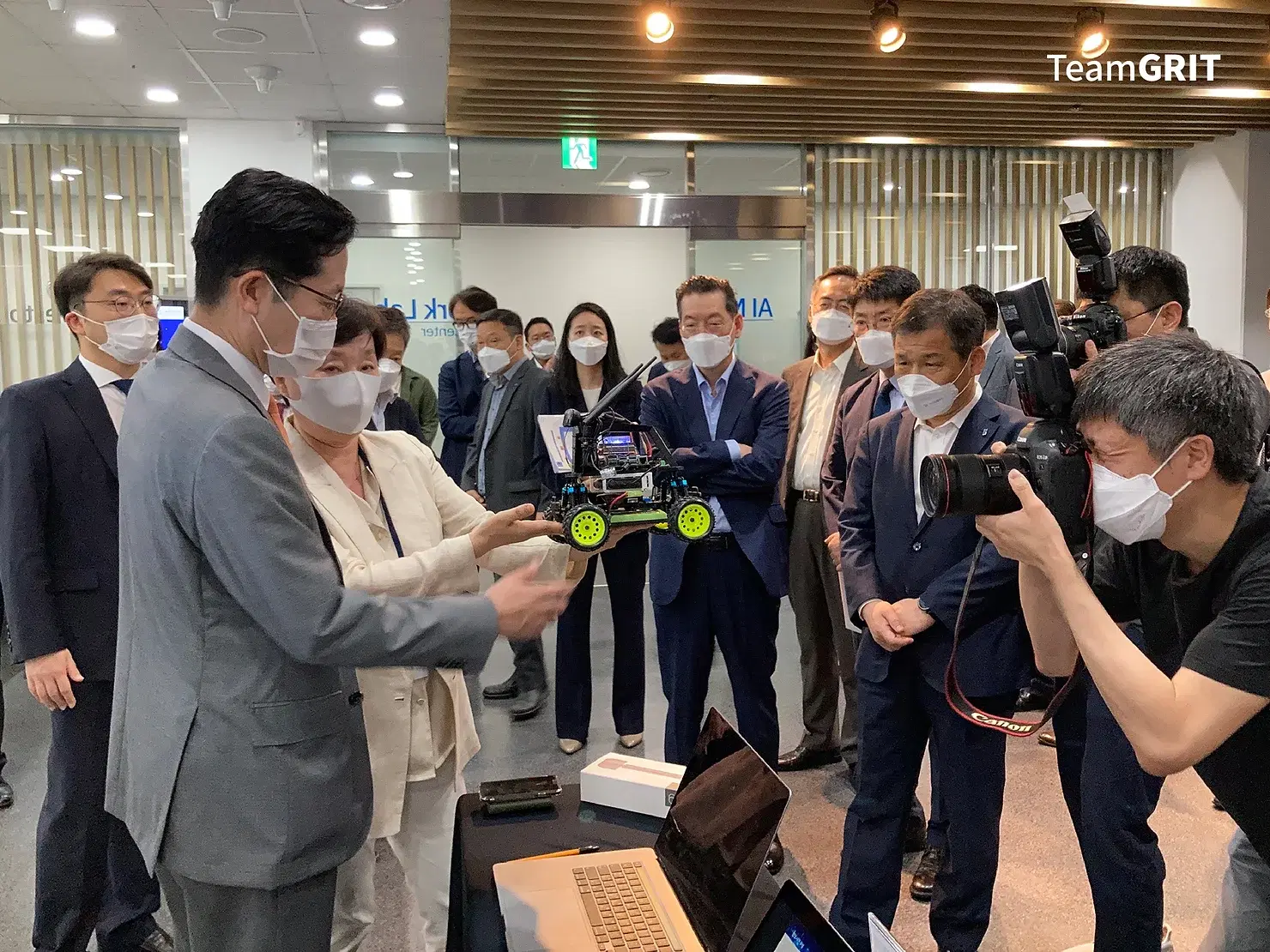 5G 융합서비스 테스트베드 현장 방문한 조경식 2차관
